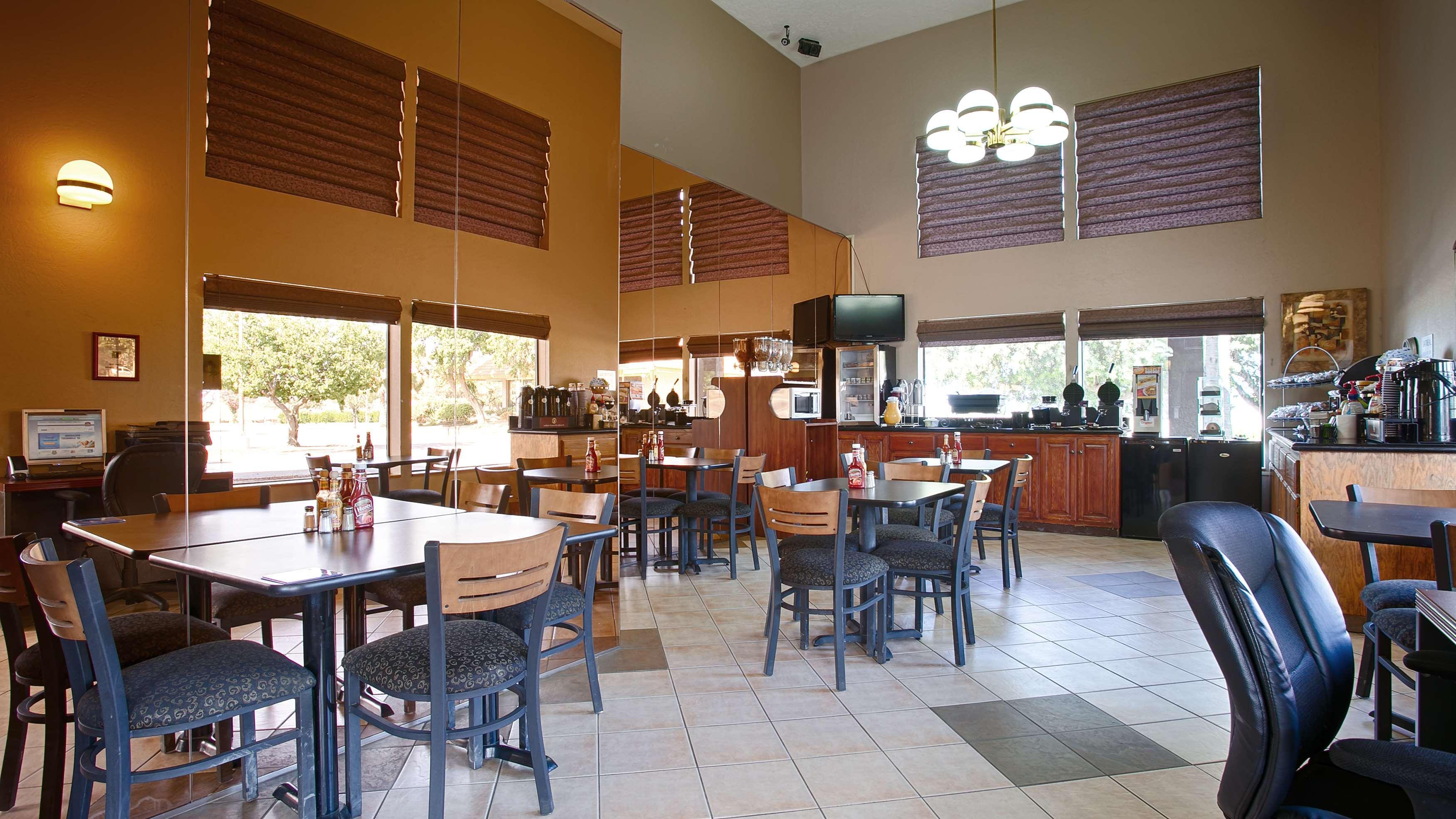 Best Western Apricot Inn Chaney Ranch Екстер'єр фото