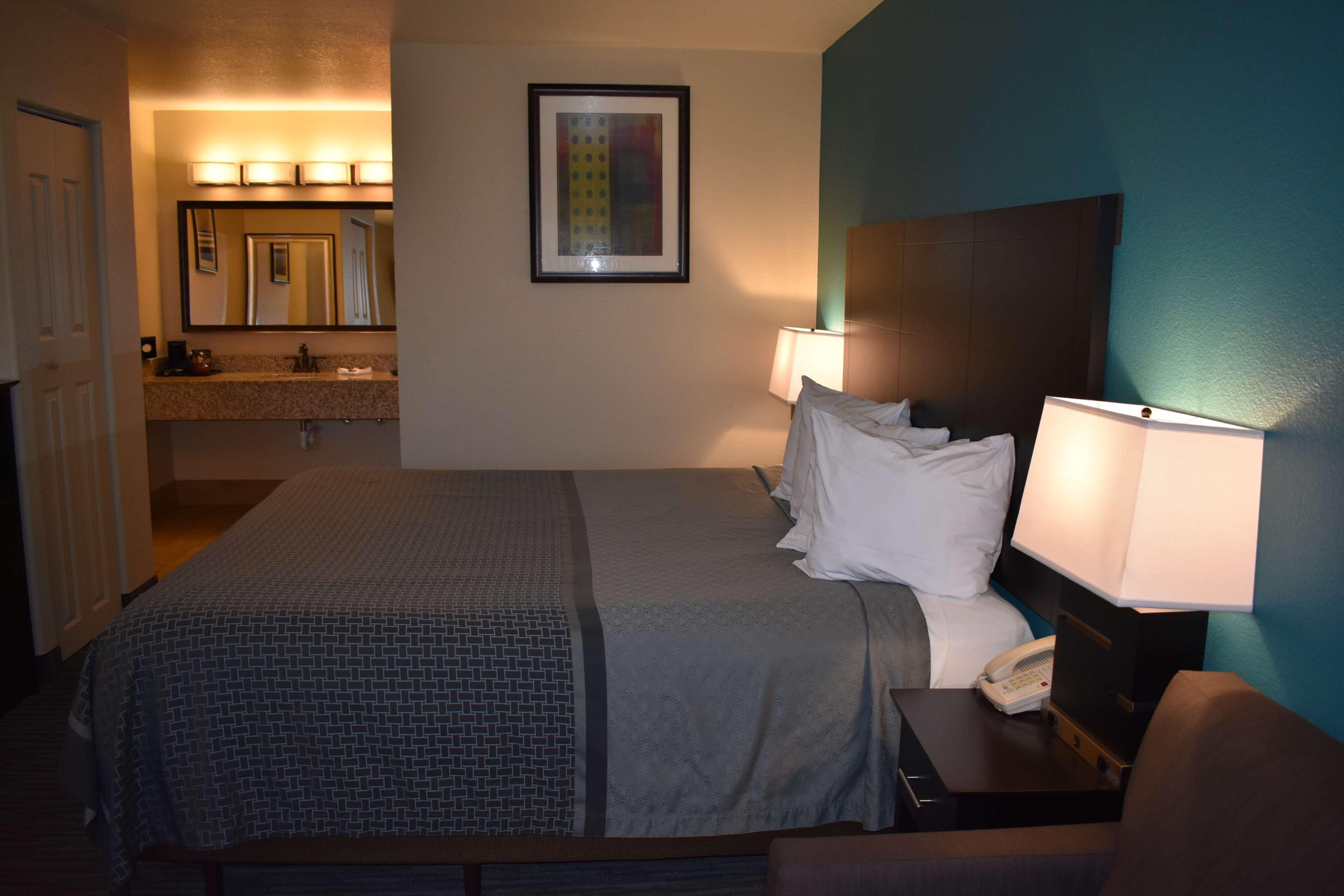 Best Western Apricot Inn Chaney Ranch Екстер'єр фото